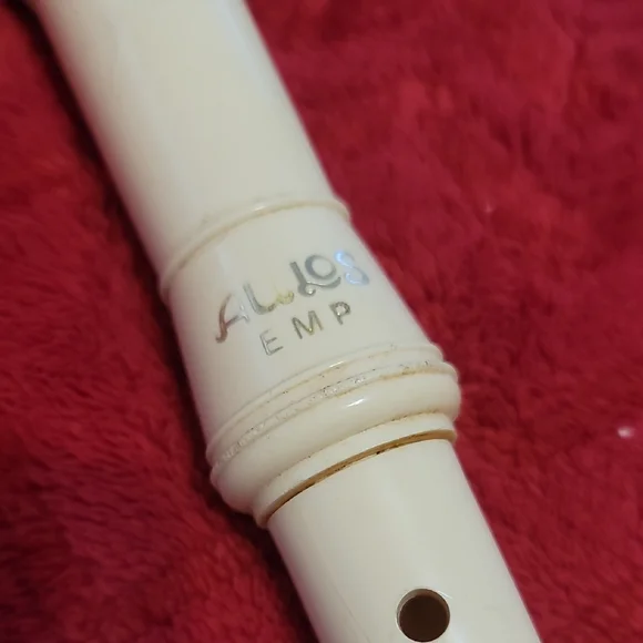 Cream Recorder Flute - Picture 2 of 8
